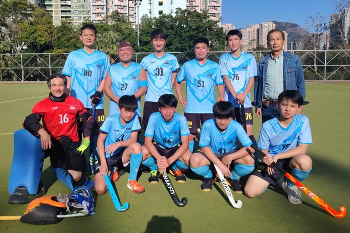 一張含有 人員, 戶外, 曲棍球, 運動配備 的圖片

AI 產生的內容可能不正確。